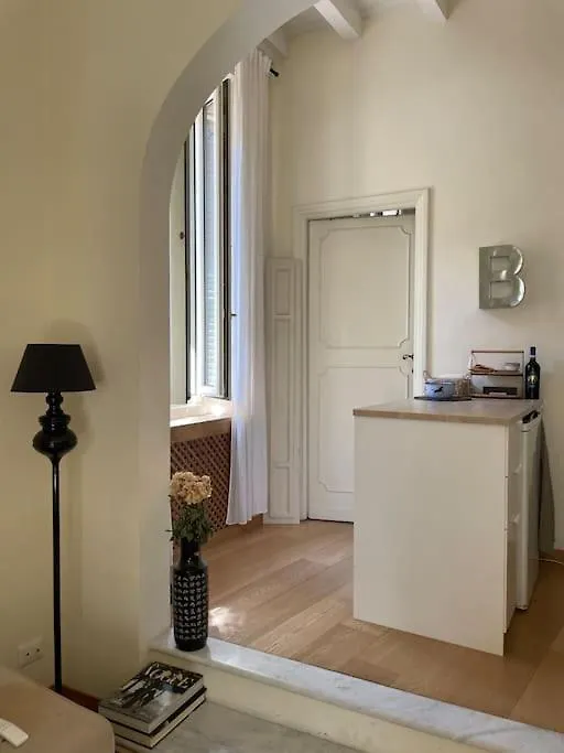 Campo De Fiori New Beautiful And Silent Apartment Rome