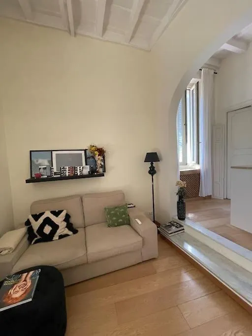 Campo De Fiori New Beautiful And Silent Apartment Rome Italy